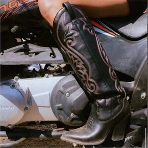 Steve Madden Black and Pink Western Boots